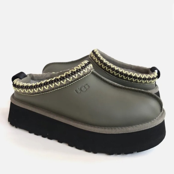 Ugg Women Tazz Ultra Matte Seaweed Shearling Lined Shoe - Picture 2 of 3